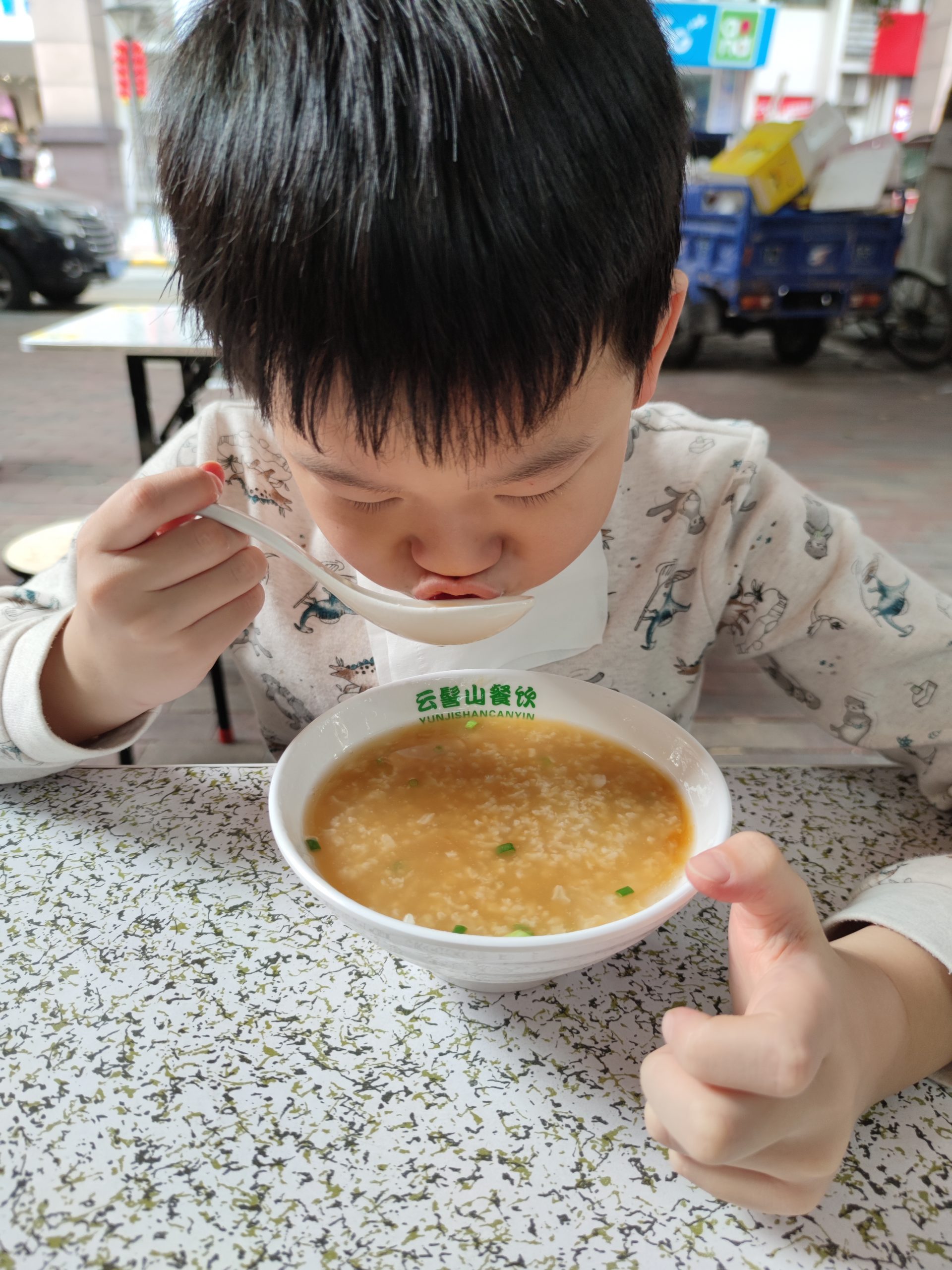 打羽毛球后喝粥
