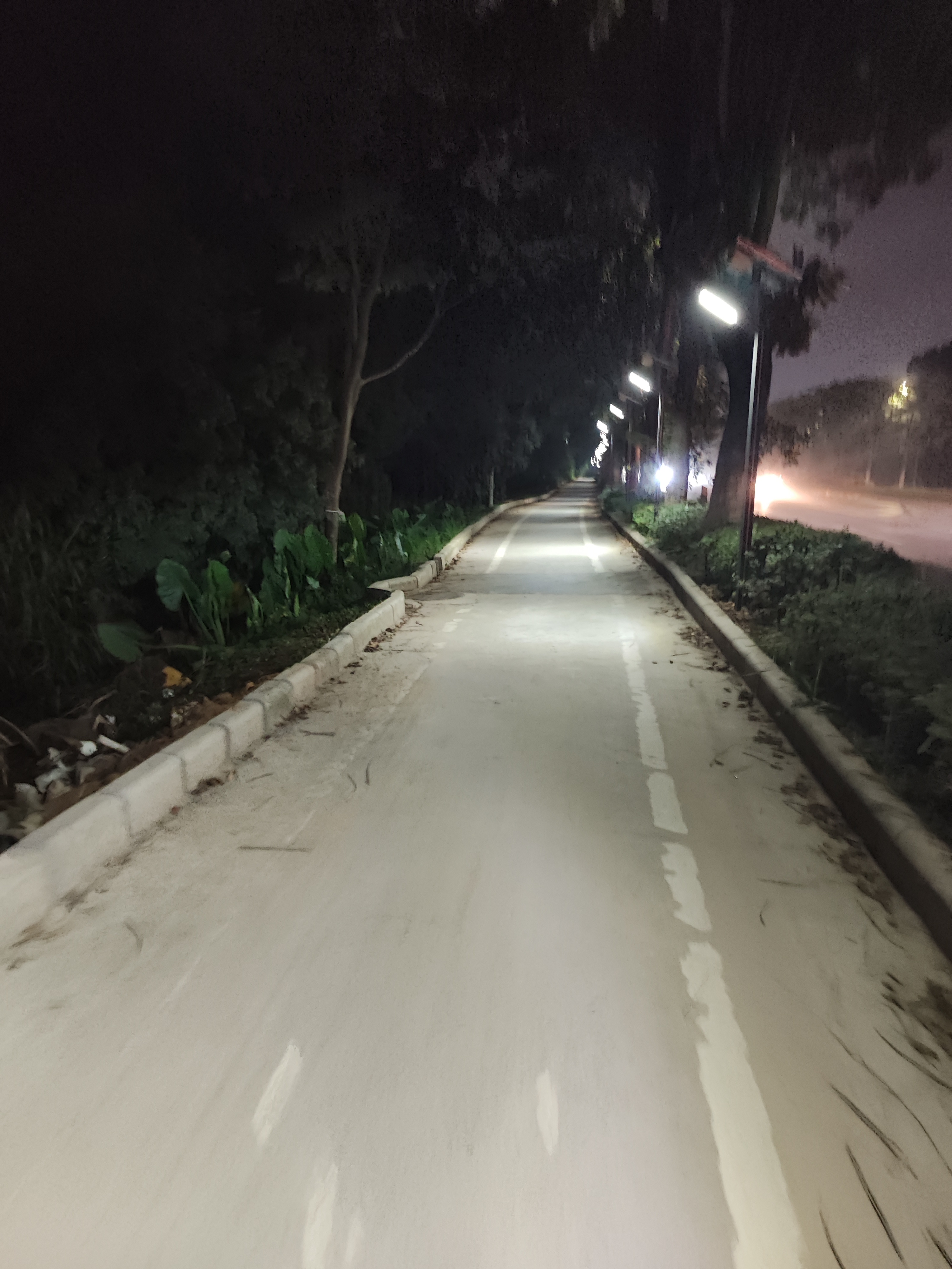 地铁出来后，回家的路
